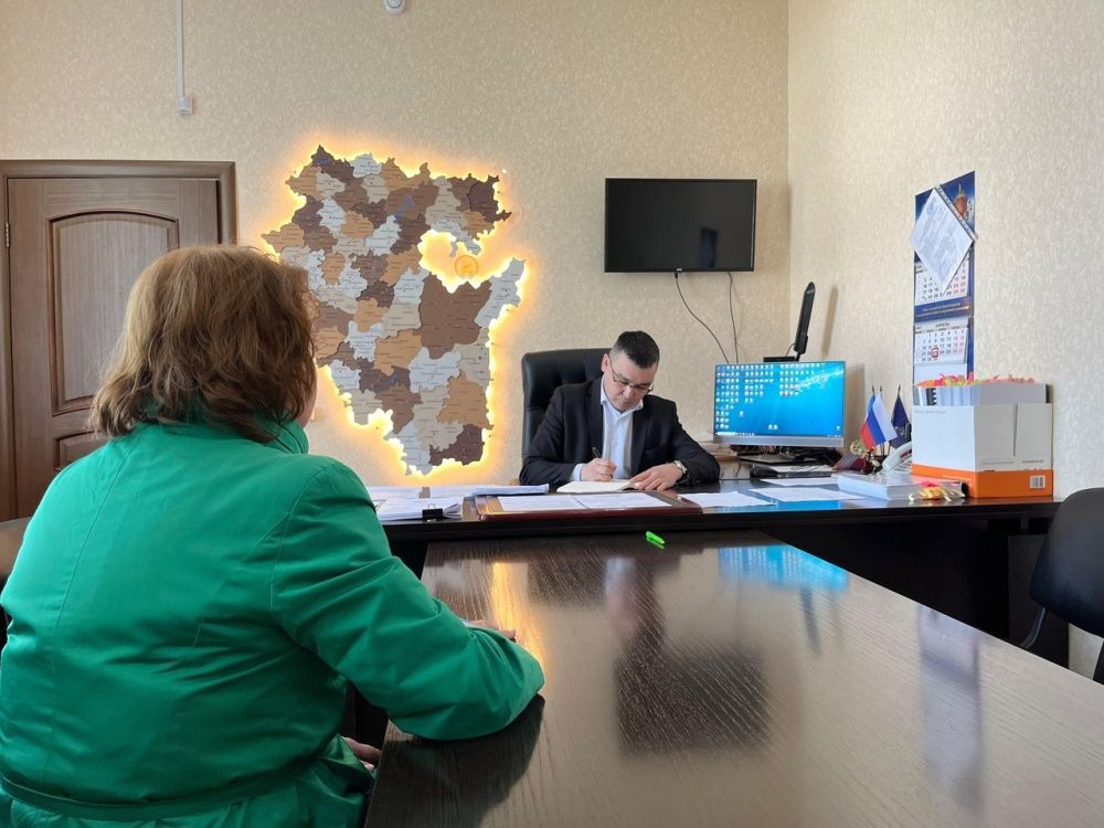Главный врач Туймазинской ЦРБ Ильдар Гареев провел приём граждан
