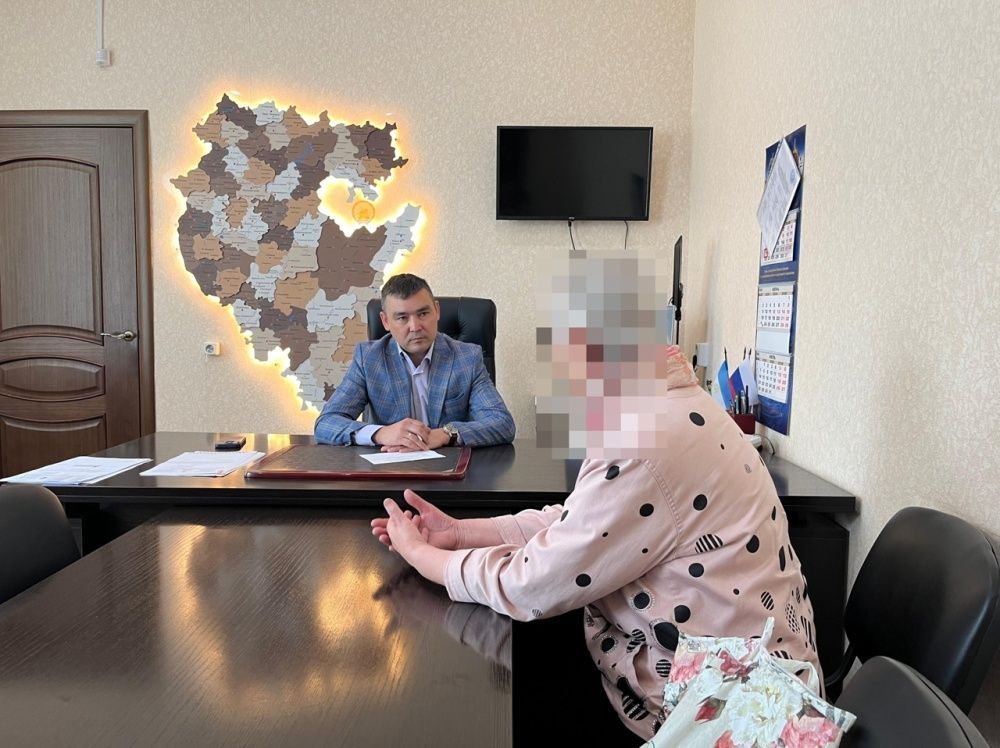 Сегодня главный врач Туймазинской ЦРБ Ильдар Гареев провел еженедельный личный прием граждан
