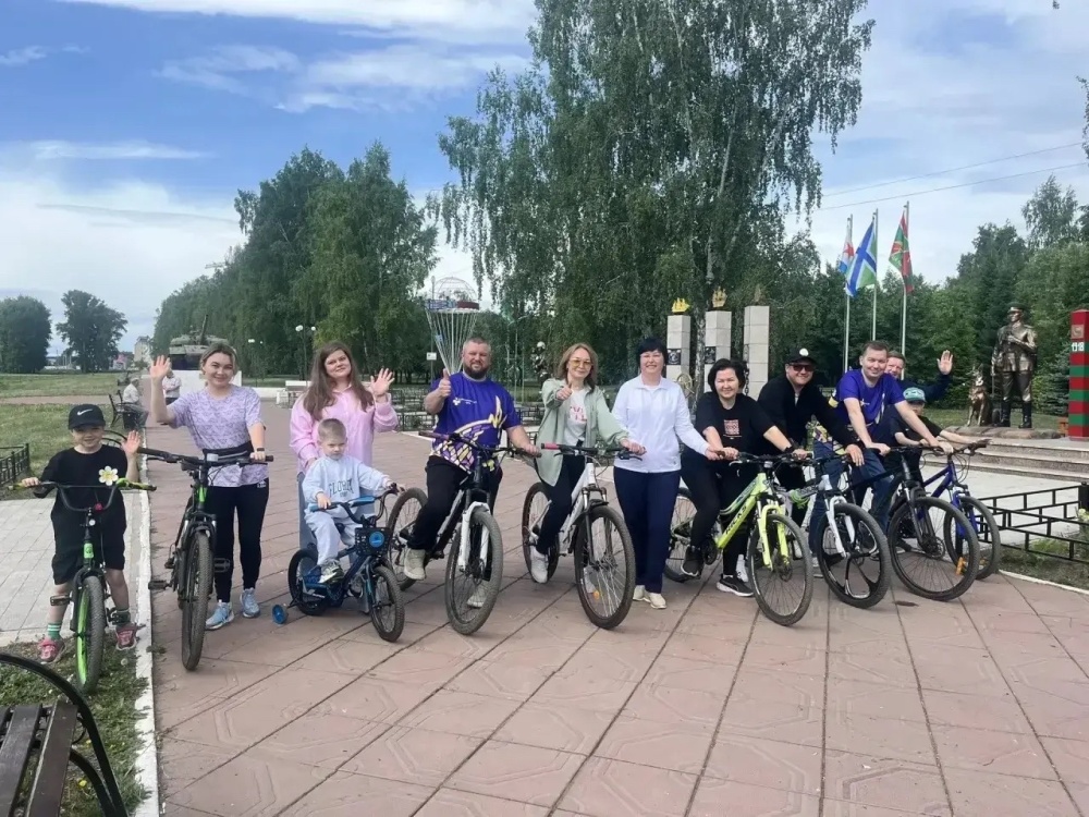 Сотрудники Туймазинской центральной районной больницы провели акцию «Велопрогулка с доктором»