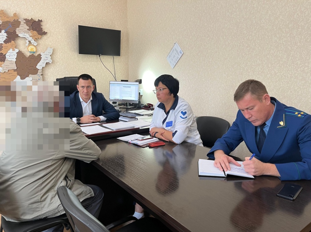 Сегодня состоялся совместный прием граждан с Туймазинским межрайонным прокурором Рустемом Бадертдиновым