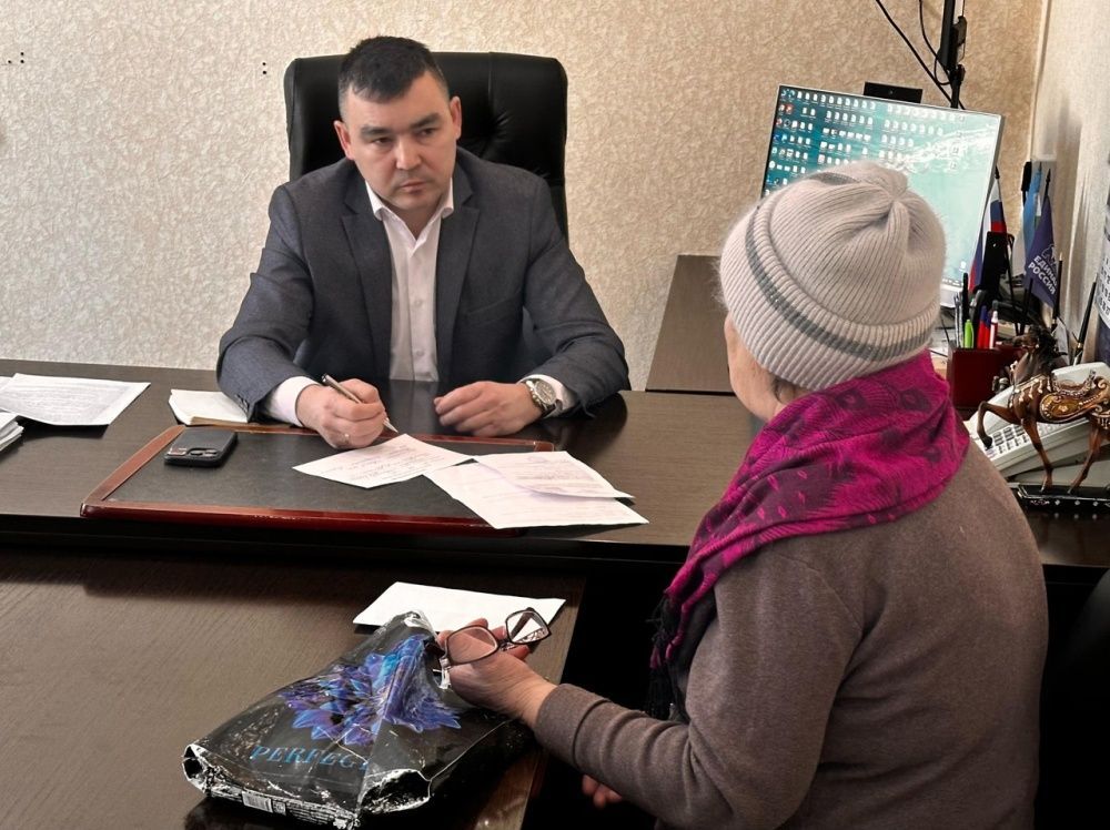 Главный врач Туймазинской ЦРБ Ильдар Гареев провел приём граждан
