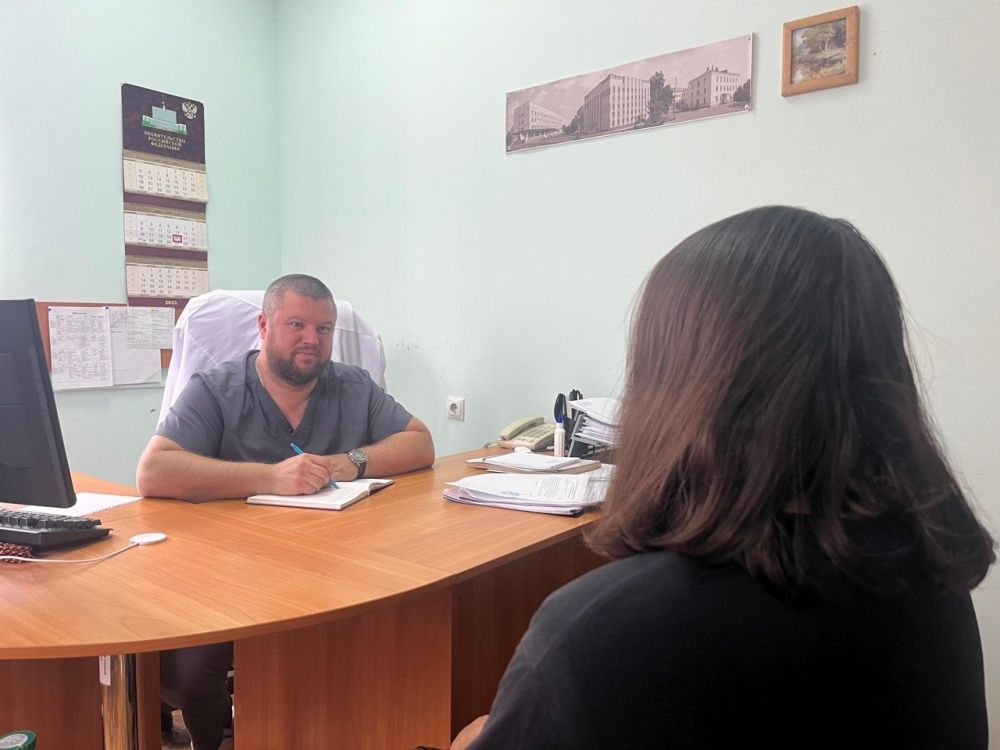 Сегодня еженедельный приём граждан провел заместитель главного врача по медицинской части Роберт Галеев